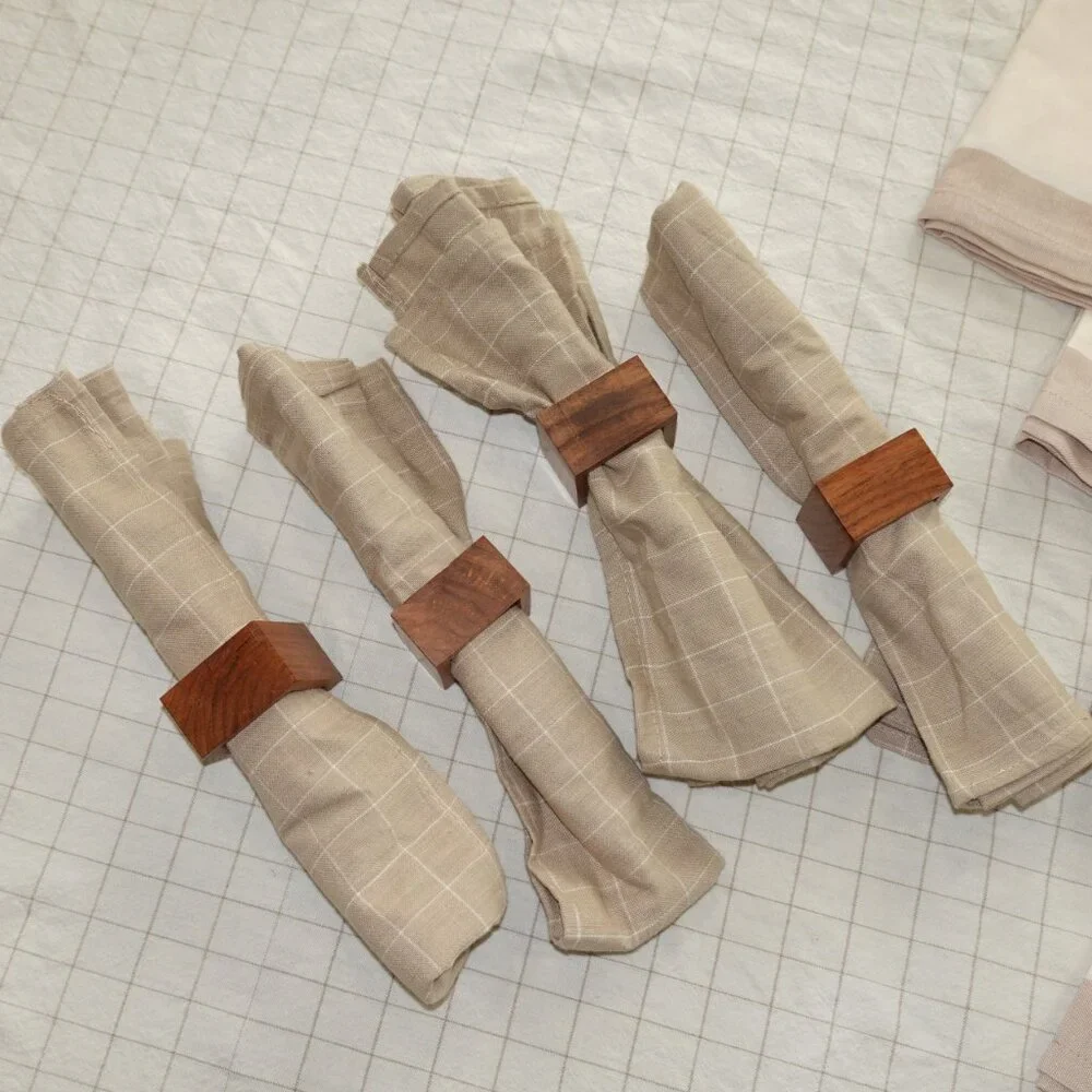 Martha Stewart Round Tablecloth + 8 Cloth Napkins + 4 Wooden Napkin Holders